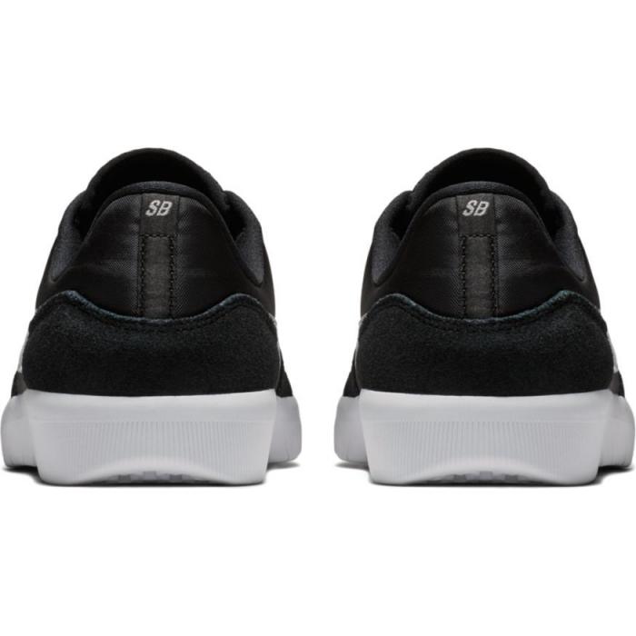 Boty Nike SB TEAM CLASSIC black/light bone-white